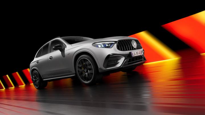 Seitliche Ansicht der Sonderedition des neuen Mercedes-AMG GLC 63 S E PERFORMANCE.