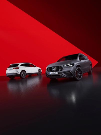 Der neue Mercedes-AMG GLA SUV 35 und 45 S 4MATIC+ nebeneinander.