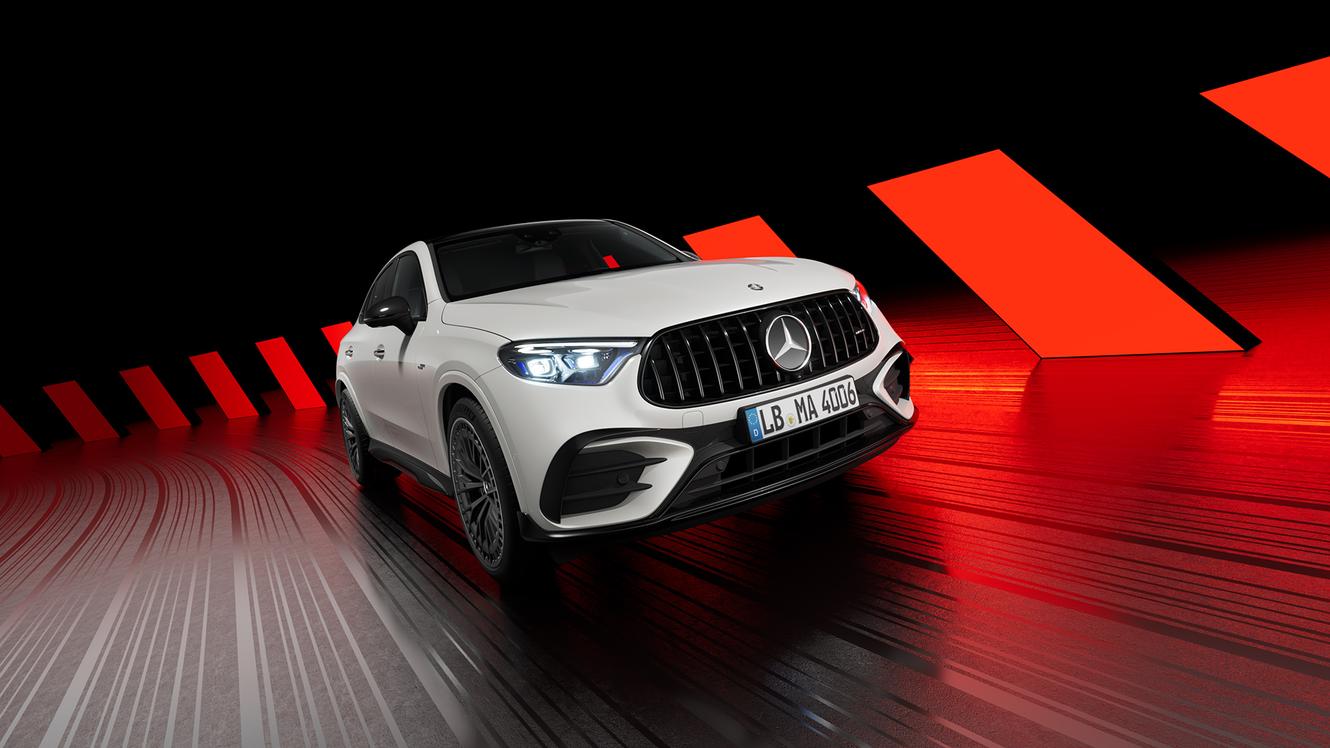 Mercedes-AMG GLC Coupe 43 von vorne im Showroom.