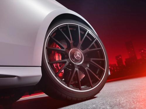 Mercedes-AMG E 53 Felge im Fokus.