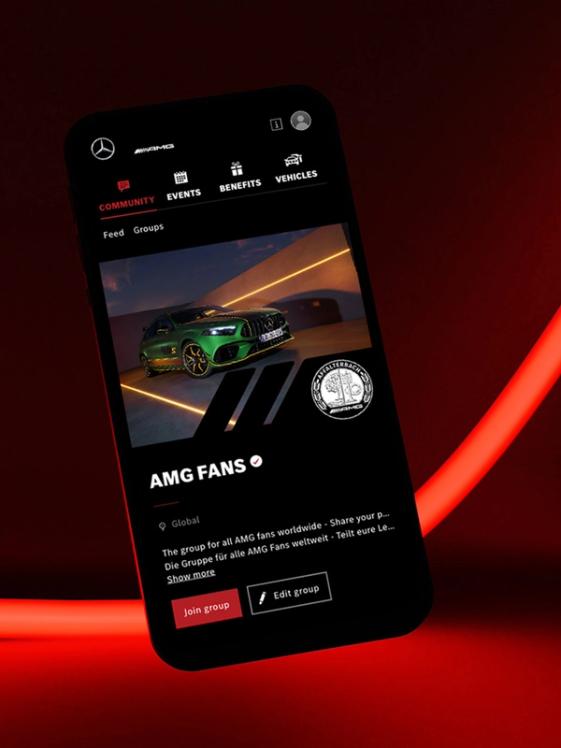 Smartphone auf dem die Gruppenübersicht der AMG Fans Gruppe angezeigt wird