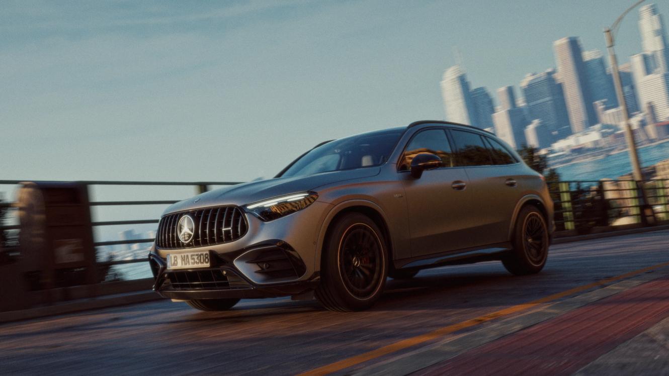 Seitliche Ansicht des Mercedes-AMG GLC 53 4MATIC+ SUV