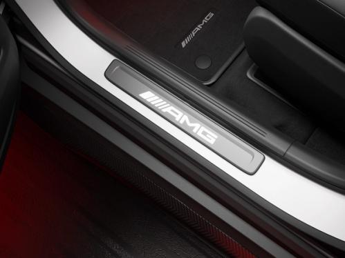 Einstiegsrahmen mit dem Schriftzug AMG des Mercedes-AMG GLC Coupe 63 S E.