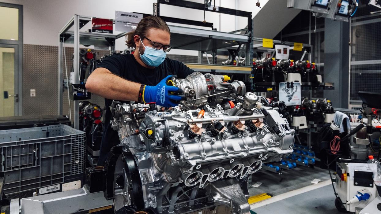 Engine building mechanic