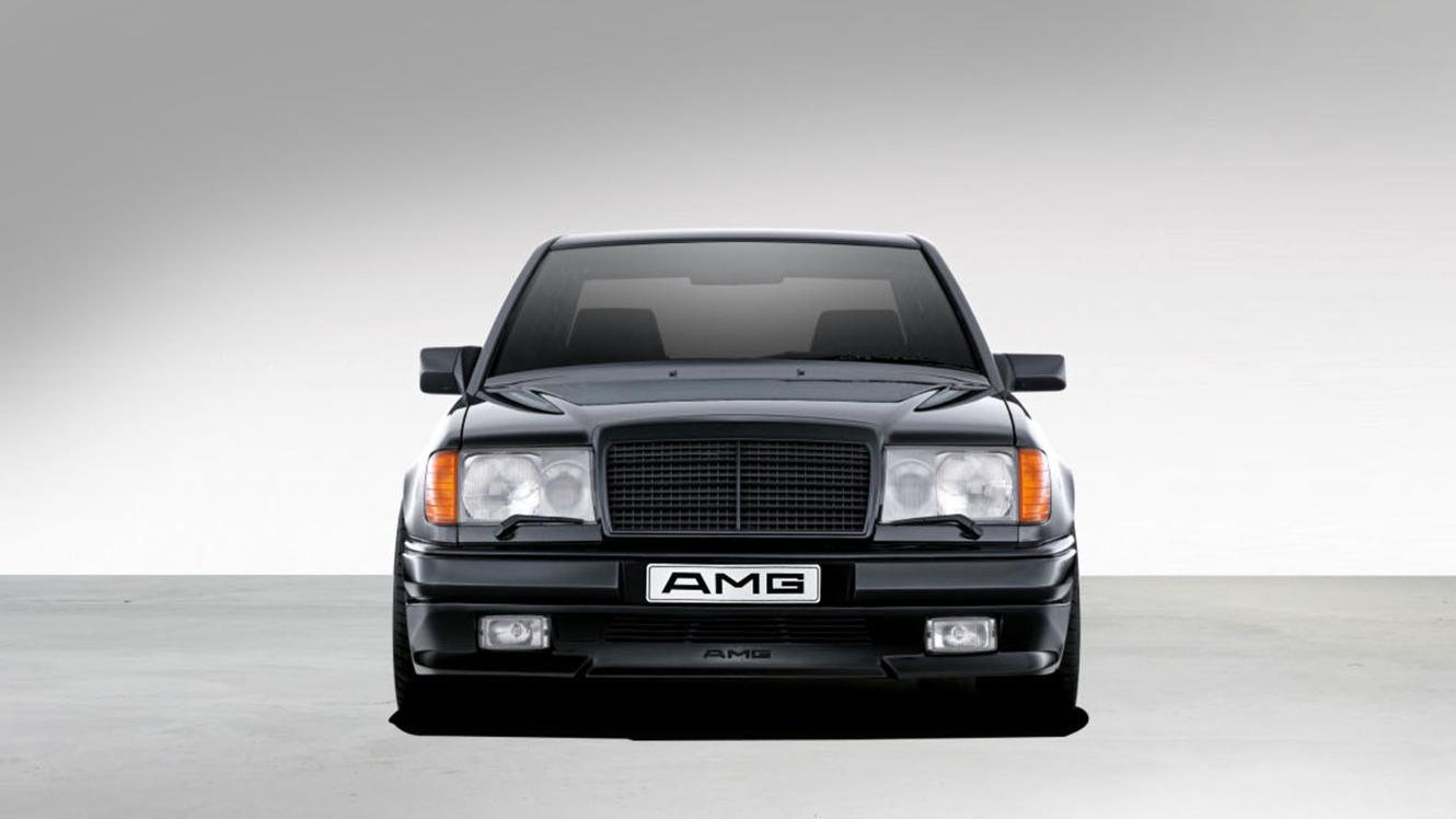 Ein klassisches Mercedes-AMG Fahrzeug in der Frontansicht