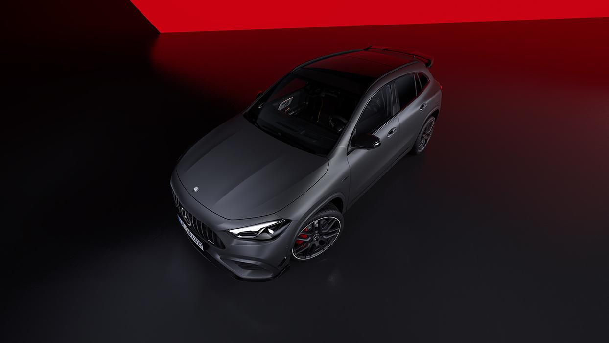 Vogelperspektive des neuen Mercedes-AMG GLA 45 S 4MATIC+.