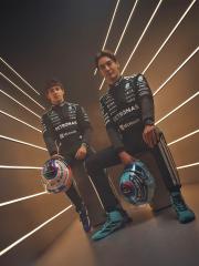 Kimi Antonelli und George Russell im Rennanzug