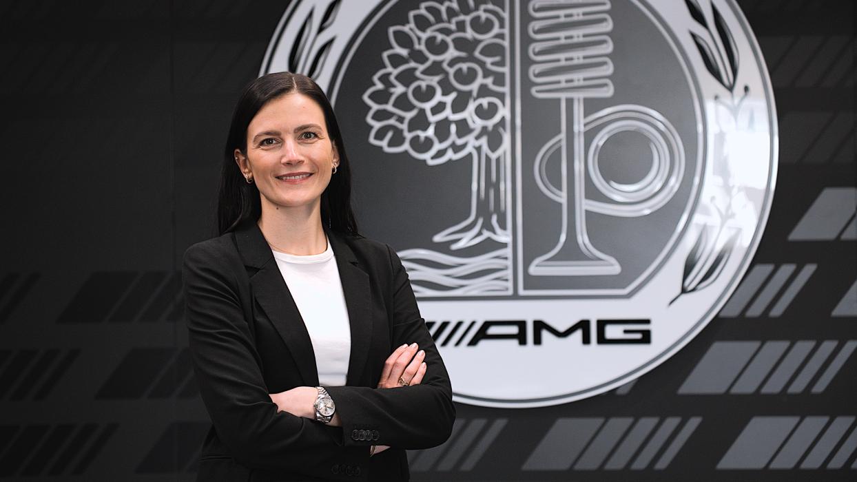 Portrait von Mercedes-AMG CFO Marina Hüttinger