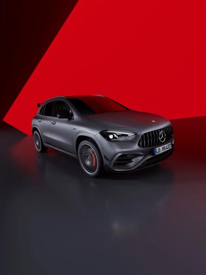 Seitliche Ansicht des neuen Mercedes-AMG GLA 45 S 4MATIC+.