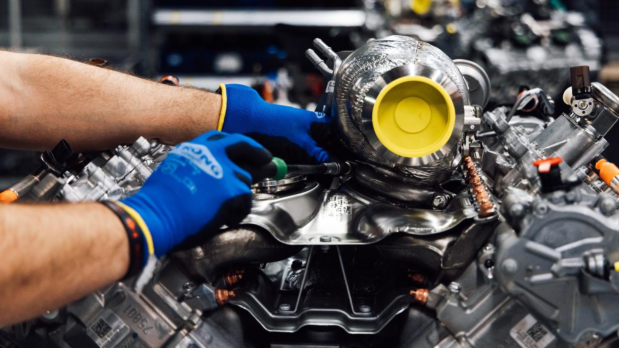 Engine construction at Mercedes-AMG