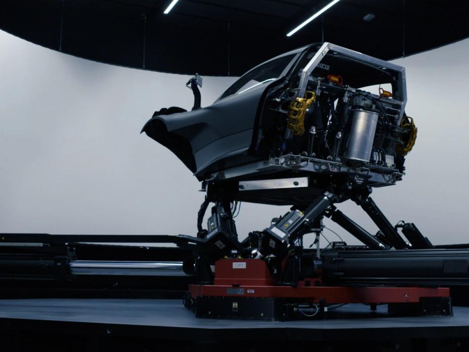 picture of a driving simulator room