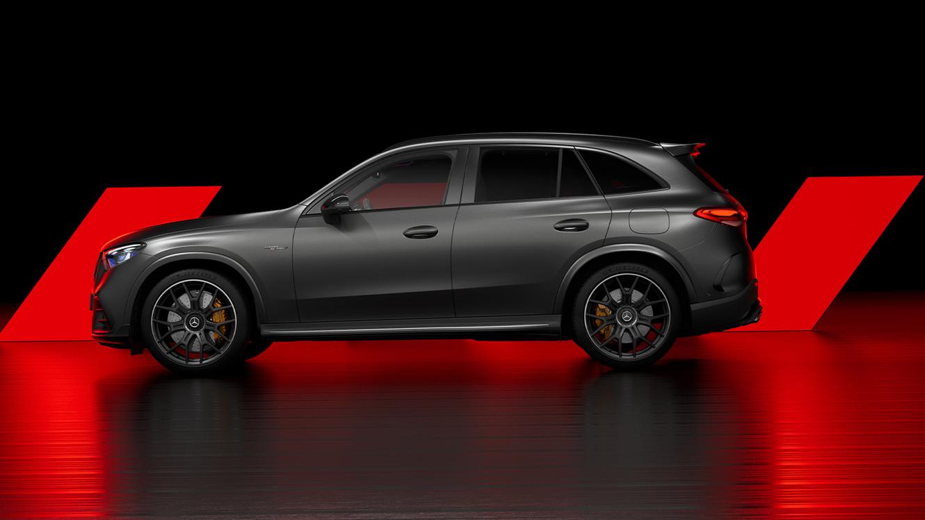 Seitliche Ansicht des neuen Mercedes-AMG GLC 63 S E PERFORMANCE.