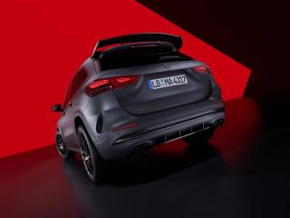 Rückansicht des neuen Mercedes-AMG GLA 45 S 4MATIC+.