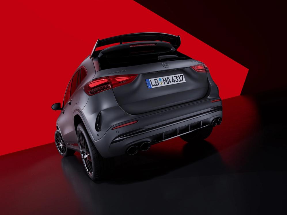 Rückansicht des neuen Mercedes-AMG GLA 45 S 4MATIC+.