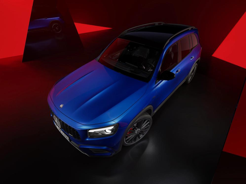 Mercedes AMG GLB 35 SUV von oben.