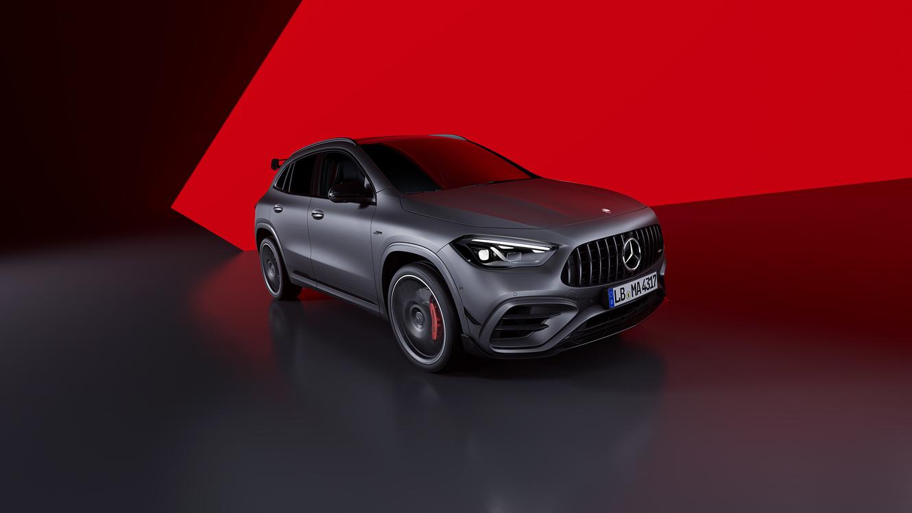 Seitliche Ansicht des neuen Mercedes-AMG GLA 45 S 4MATIC+.