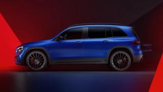 Mercedes AMG GLB 35 SUV von der Seite.