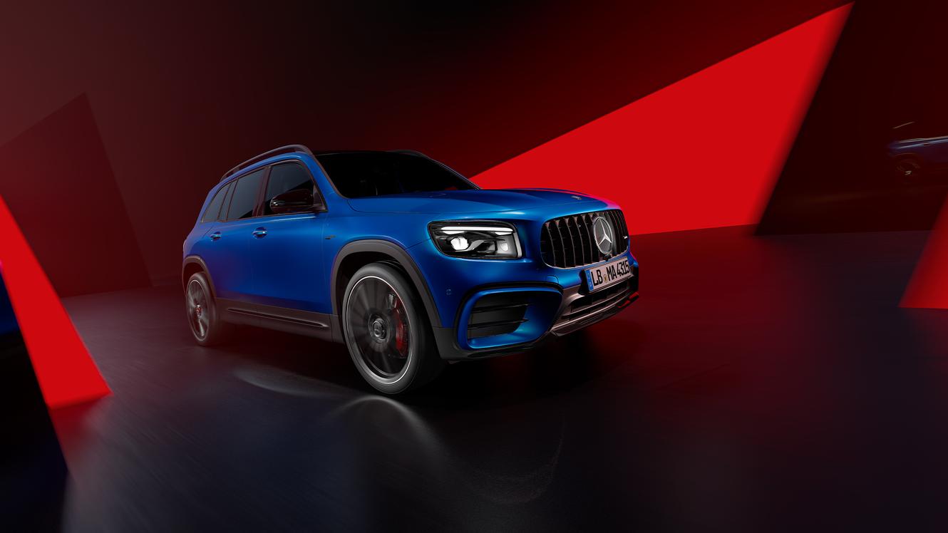 Mercedes AMG GLB 35 SUV von der Seite.