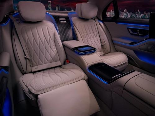 Rücksitze der Mercedes-AMG S 63 E PERFORMANCE Limousine