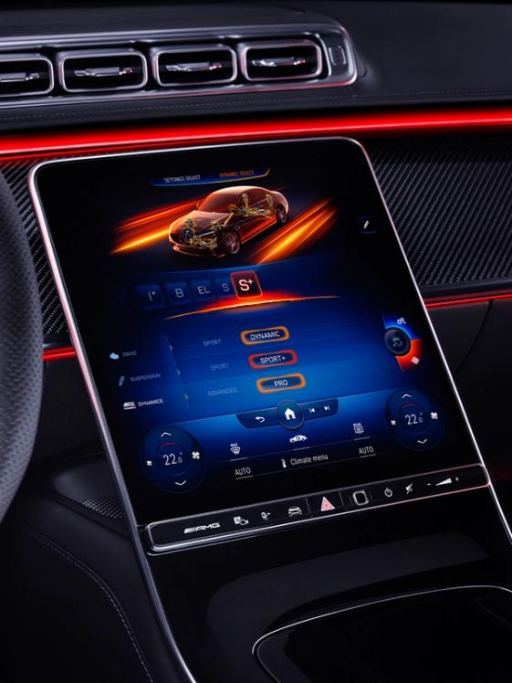 MBUX Display des Mercedes-AMG S 63 E PERFORMANCE