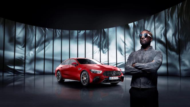 Will I Am vor dem Mercedes-AMG GT 63 S E PERFORMANCE