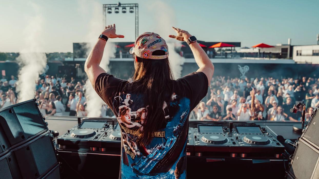 Affasterbach 2025 - DJ beim auflegen