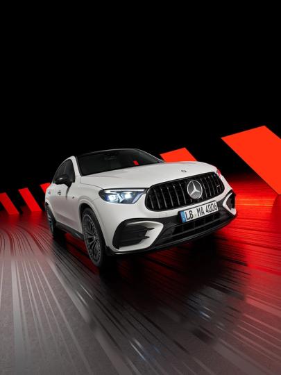 Mercedes-AMG GLC Coupe 43 von vorne im Showroom.