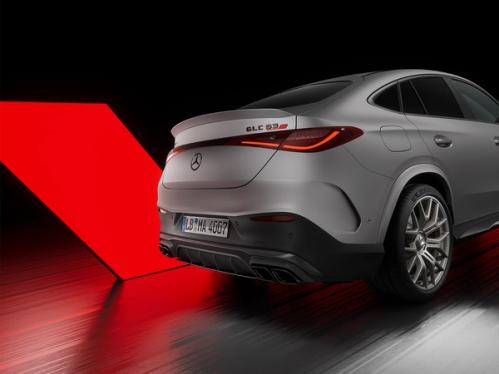 Mercedes-AMG GLC Coupe 43 schräg von hinten.