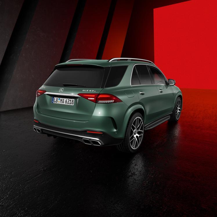 Der Mercedes-AMG SUV 63 S von hinten.