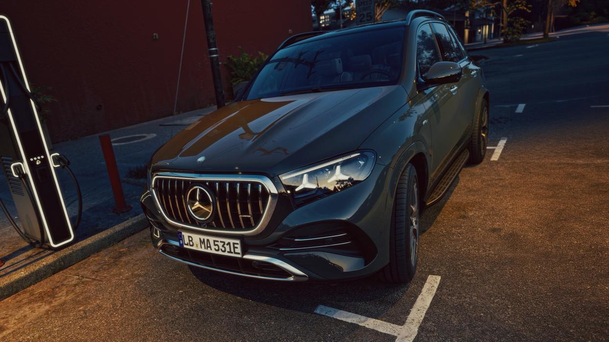 Frontview of the Mercedes-AMG GLE 53 HYBRID 4MATIC+