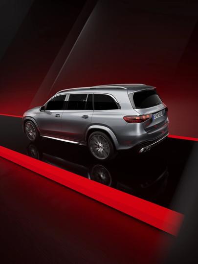 Seitlich-hintere Ansicht des neuen Mercedes-AMG GLE 63 SUV in silberfarben.