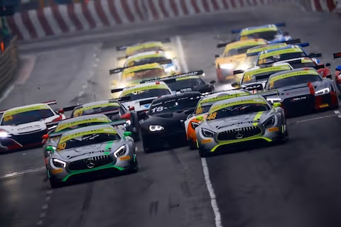 The race field led by 2 Mercedes-AMG GTs