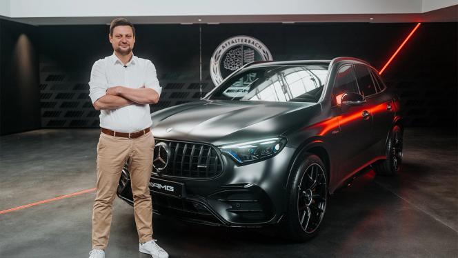 Product Manager in front of the Mercedes-AMG GLC 63 S E PERFORMANCE SUV