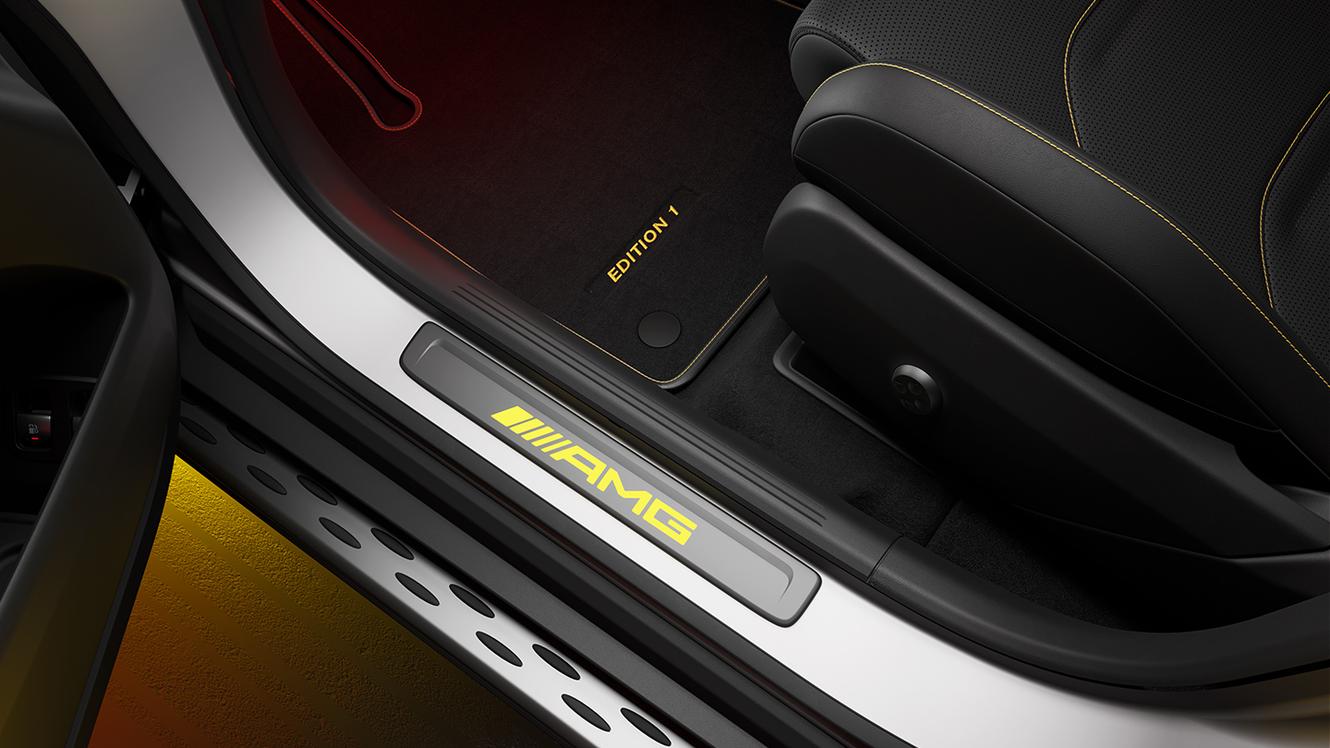 Einstiegsleiste der Sonderedition des neuen Mercedes-AMG GLC 63 S E PERFORMANCE.