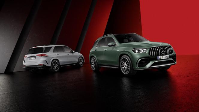 Der Mercedes-AMG GLE 53 SUV und der Mercedes-AMG GLE 63 S SUV stehen nebeneinander.