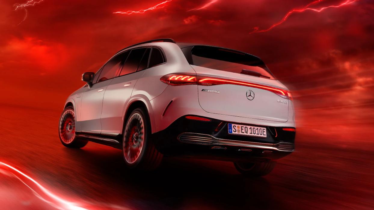Mercedes-AMG EQE 53 SUV.