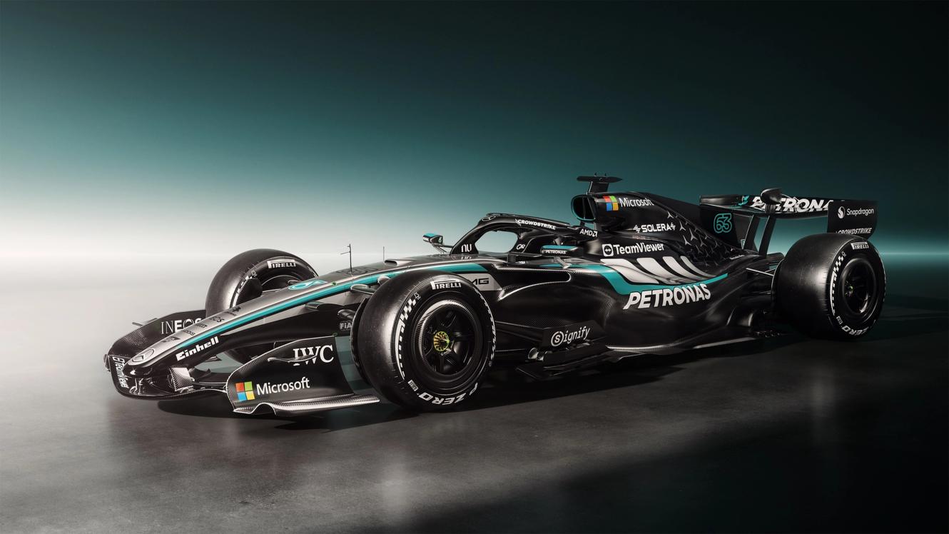 Der Mercedes-AMG F1 W17 E PERFORMANCE von der Seite