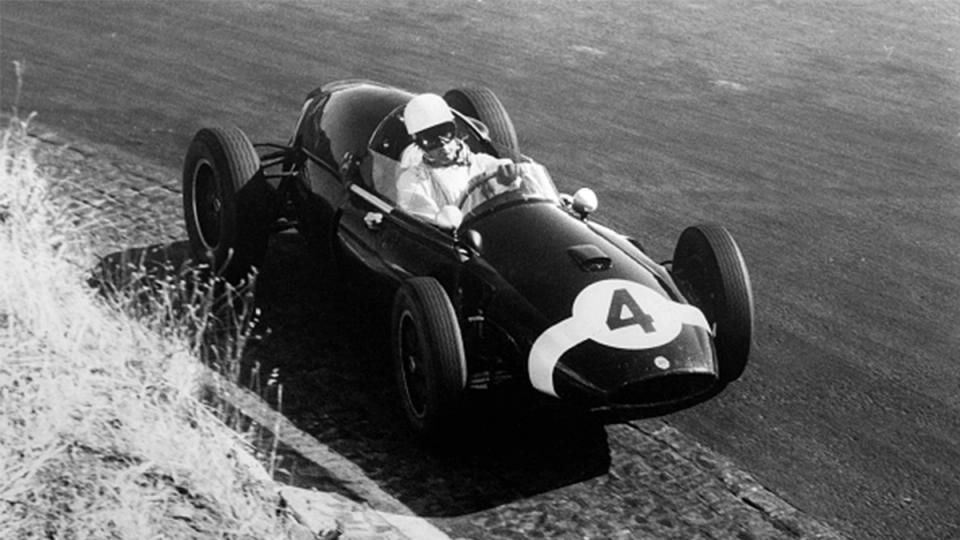 Historic fomula 1 vehicle on the racetrack