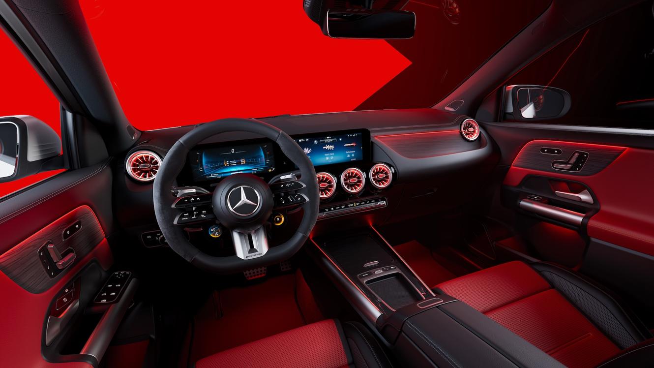 Innenraum und Cockpit des neuen Mercedes-AMG GLA 45 S 4MATIC+.