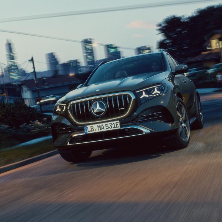 Front view Mercedes-GLE SUV