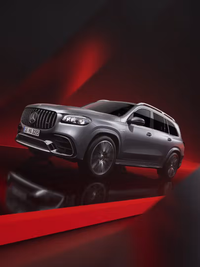 Seitliche Frontansicht des Mercedes-AMG GLE 63 SUV in silberfarben.