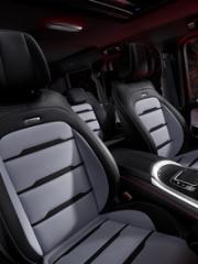 Innenraumaufnahme mit Sitzen.