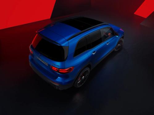Mercedes AMG GLB 35 SUV von oben.